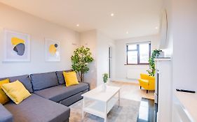 Central Galway House - Private Parking - Sleeps 7
